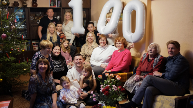 100