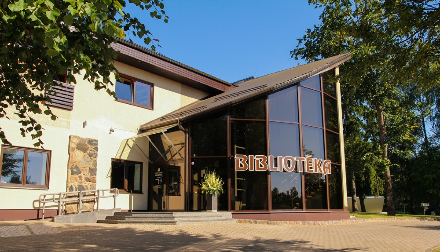 Limbažu Galvenā bibliotēka aicina uz tikšanos ar rakstnieci Ingu Ābeli