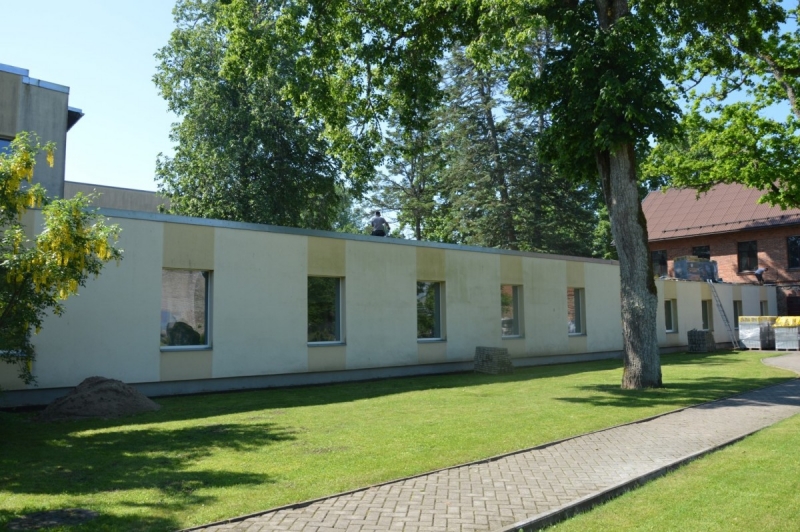 Umurgas pamatskolā veic sporta zāles pieguļošo telpu remontu