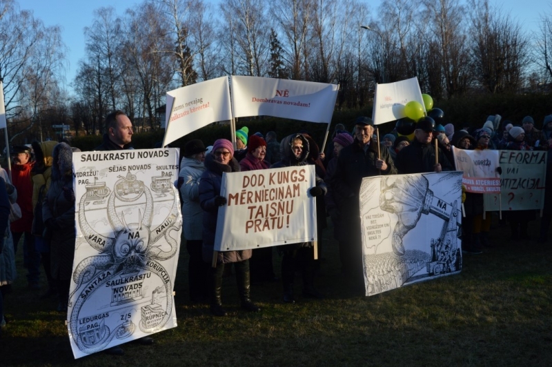 Aprit gads kopš piketa, kurā iedzīvotāji iebilda iecerei dalīt Limbažu un Krimuldas novadu teritorijas