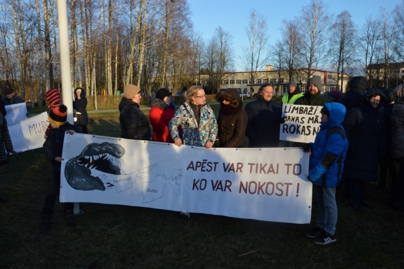 Aprit gads kopš piketa, kurā iedzīvotāji iebilda iecerei dalīt Limbažu un Krimuldas novadu teritorijas