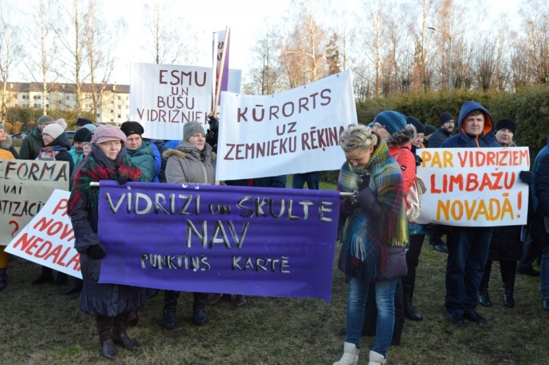Aprit gads kopš piketa, kurā iedzīvotāji iebilda iecerei dalīt Limbažu un Krimuldas novadu teritorijas