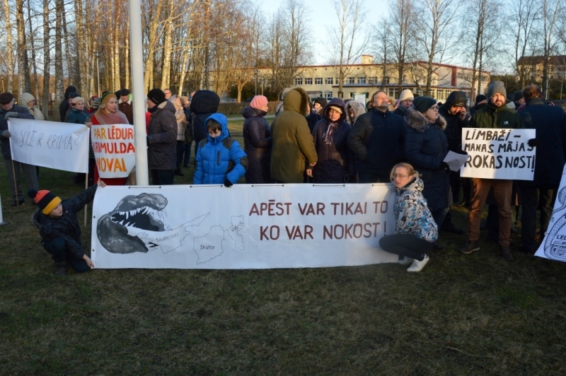 Aprit gads kopš piketa, kurā iedzīvotāji iebilda iecerei dalīt Limbažu un Krimuldas novadu teritorijas