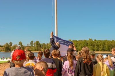 Limbažu novada Lielezera peldvietā pacelts Zilais Karogs