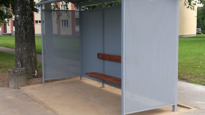 Limbažos uz Sporta ielas uzstādīta jauna autobusu pieturvieta