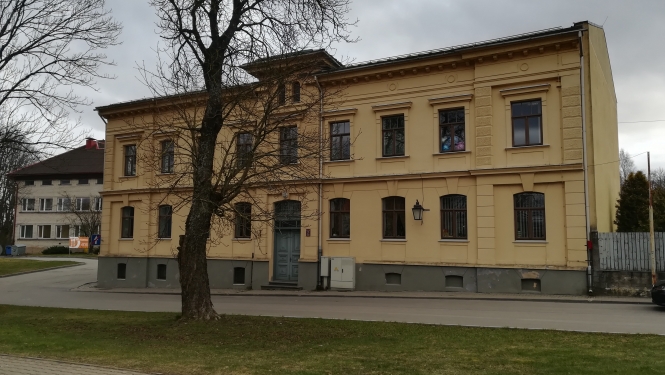 Limbažu novada Sociālais dienests turpina bezmaksas higiēnisko masku izsniegšanu iedzīvotājiem, kuriem noteikts trūcīgas vai maznodrošinātas personas statuss