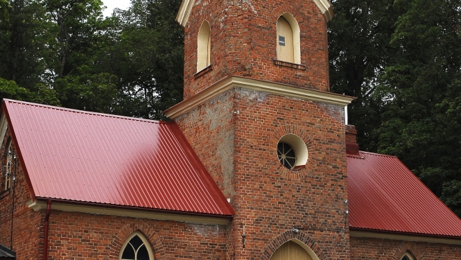 Līdz 14.aprīlim slēgta Limbažu pilsētas Jūras ielas kapu kapliča