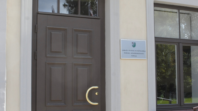 Līdz jauna nodaļas vadītāja apstiprināšanai, pašvaldības īpašumu apsaimniekošanas nodaļu vadīs apsaimniekojamās teritorijas pārzinis