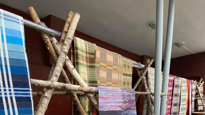 Pie Limbažu kultūras nama izstādīti TLMS "Dzilna" deķi!