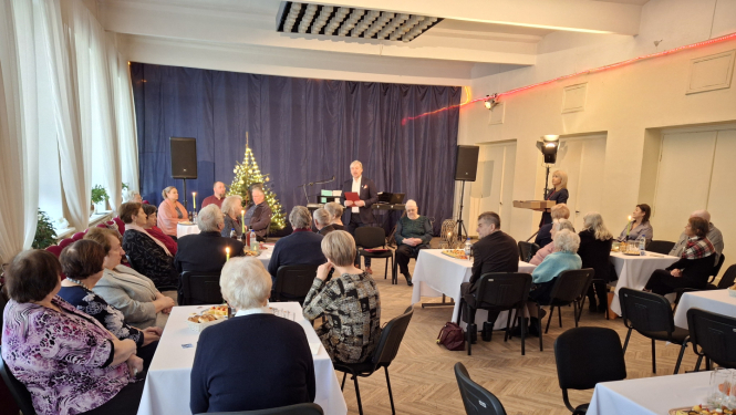 Politiski represētie tiekas  Ziemassvētku sagaidīšanas pasākumā