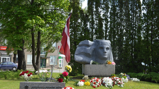 Limbažos piemin Komunistiskā genocīda upurus
