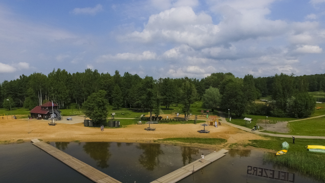 Limbažu Lielezera peldvietai piešķirts Zilais karogs