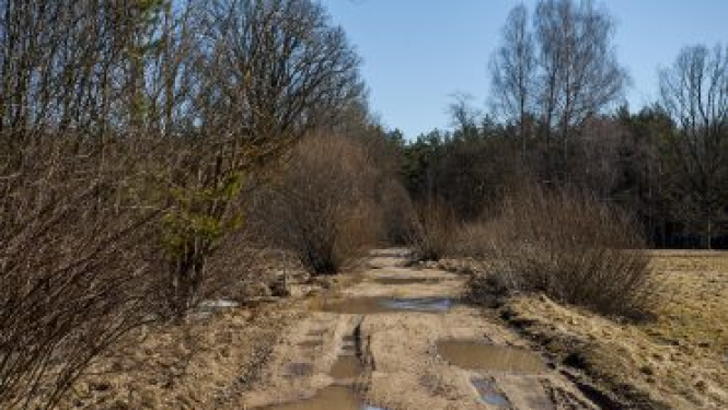 Pieaug grants ceļu posmu skaits, kuros šķīdoņa dēļ ieviesti masas ierobežojumi