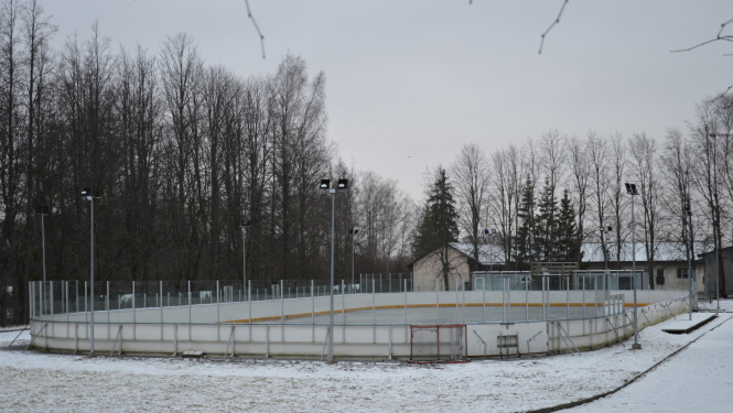Apmeklētājiem atvērta Limbažu pilsētas publiskā slidotava