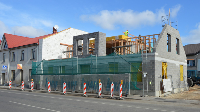 Tiek veikti Sociālo pakalpojumu centra būvdarbi Cēsu ielā 7
