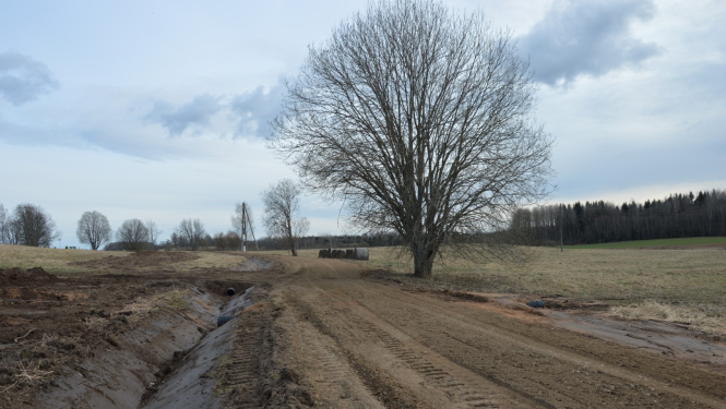 Limbažu novada pašvaldība uzsākusi grants seguma ielu un ceļu remonta darbus