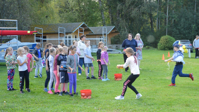 Limbažu novada pamatskolu skolēni piedalās sporta dienas aktivitātēs