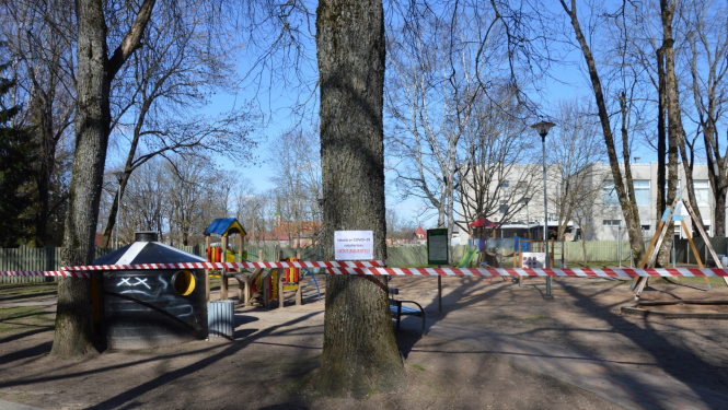 Limbažu novadā uz laiku slēdz publiski pieejamos āra bērnu rotaļu laukumus