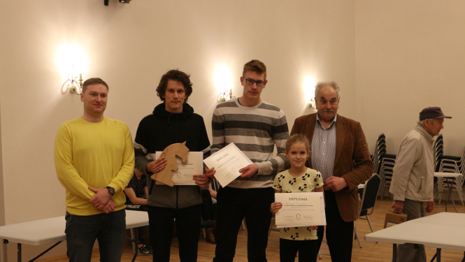 Limbažu šahisti pārliecinoši startē Šaha čempionātā