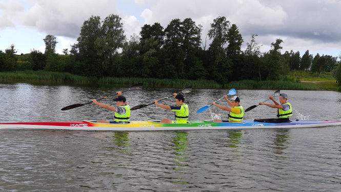 Biedrība “Sporta klubs “Sudraba pērle”” projekta ietvaros iegādājusies smaiļošanas laivas