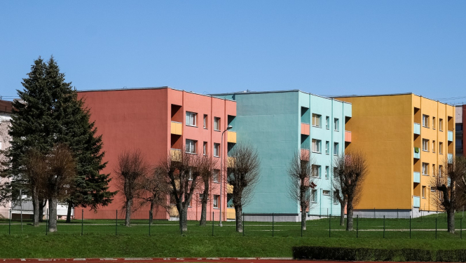 Ar Limbažu novada pašvaldības atbalstu turpina uzlabot daudzdzīvokļu dzīvojamo māju un tām piesaistīto zemesgabalu infrastruktūru