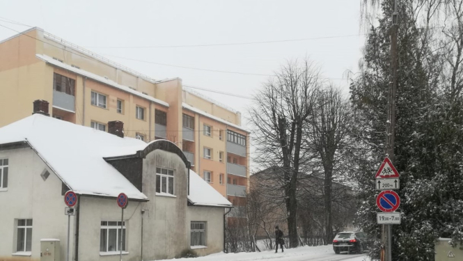 Limbažos uz vairākām ielām noteikti ierobežojumi automašīnu novietošanai