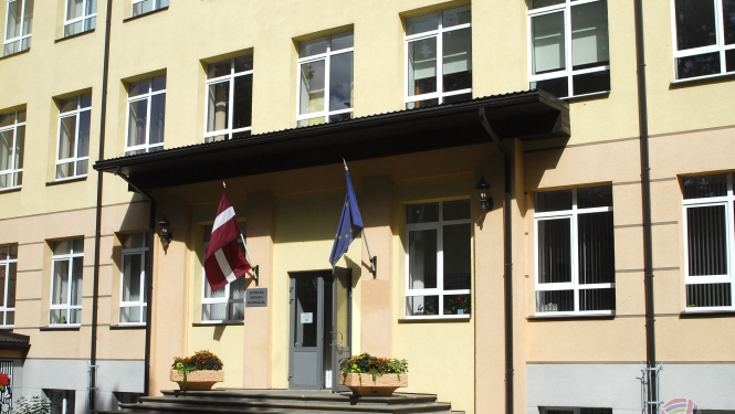 Limbažu Valsts ģimnāzija piedāvā darbu skolas psihologam uz nenoteiktu laiku no 2020./2021. mācību gada