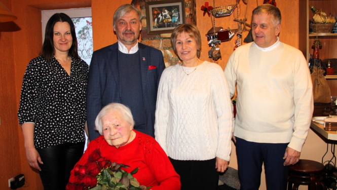 Sveicam simtgadnieci jubilejā!