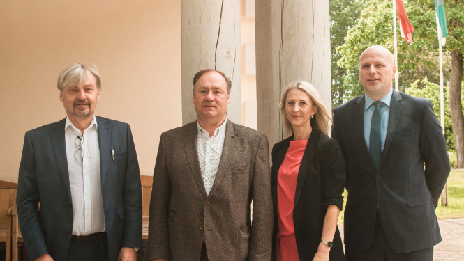 No kreisās: Dagnis Straubergs, Guntis Gladkins, Inese Suija-Markova, Gints Sīviņš Foto: Vidzemes plānošanas reģions