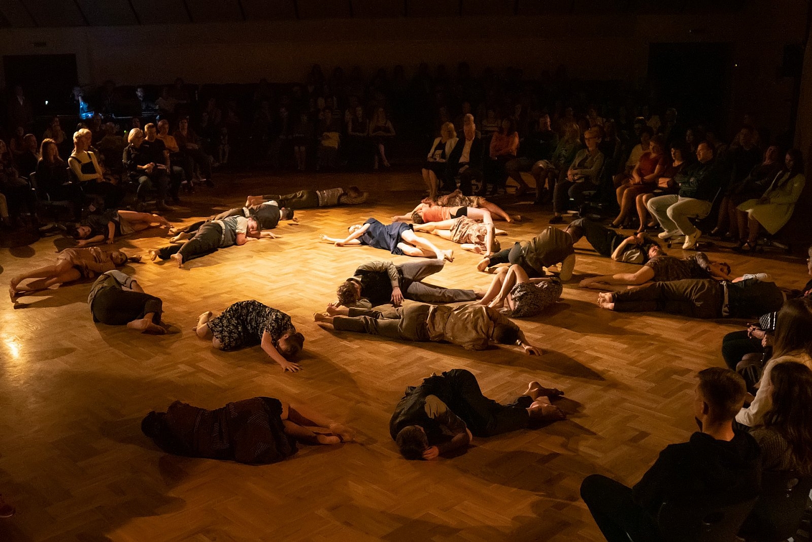 TDA “Katvari” Dejas izrāde "33 minūtes tur..." Foto: Agnis Šmits