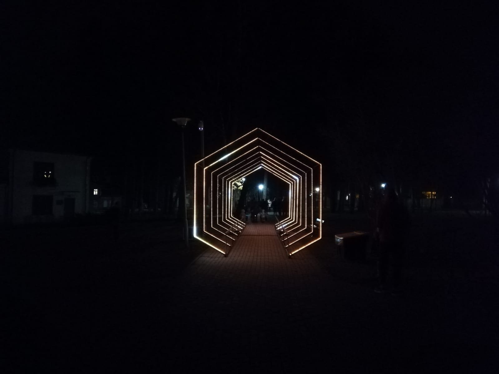 Limbažos iedegta Ziemassvētku egle