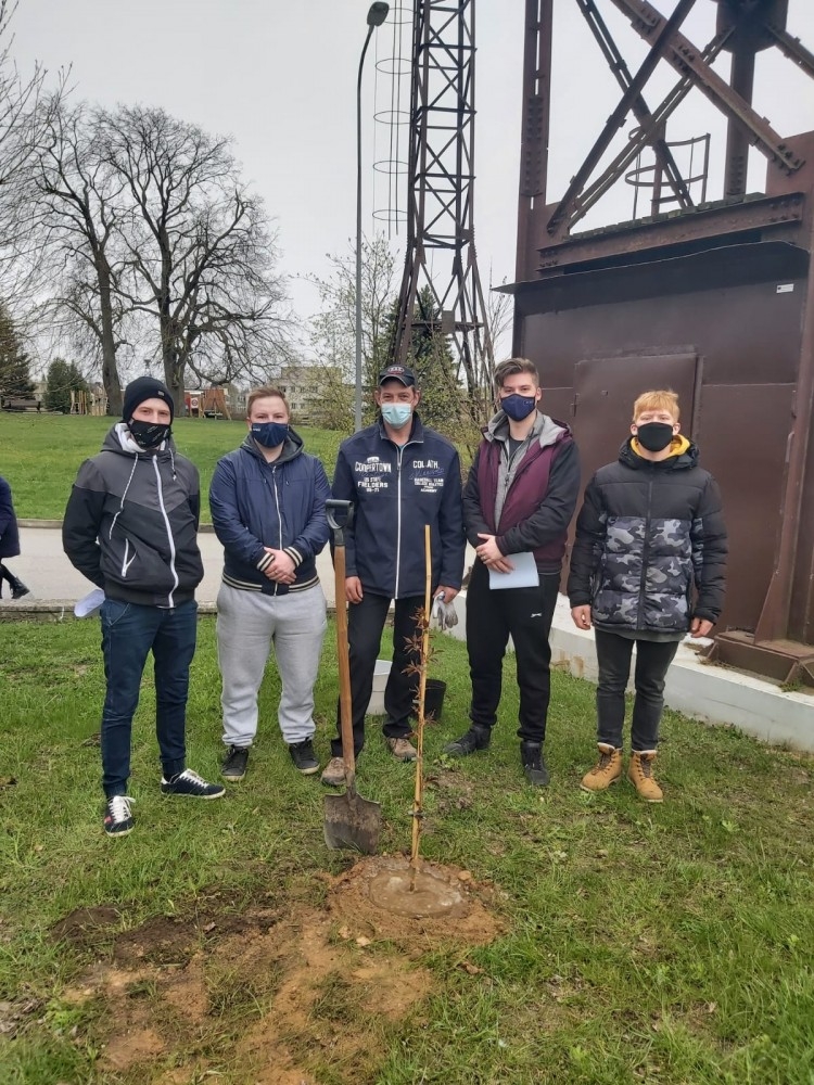 Spītējot lietum, aizvadīts Limbažu novada “Auto-foto” orientēšanās rallijs