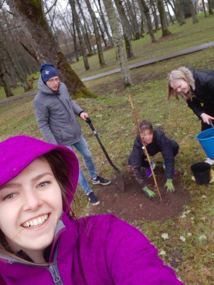 Spītējot lietum, aizvadīts Limbažu novada “Auto-foto” orientēšanās rallijs