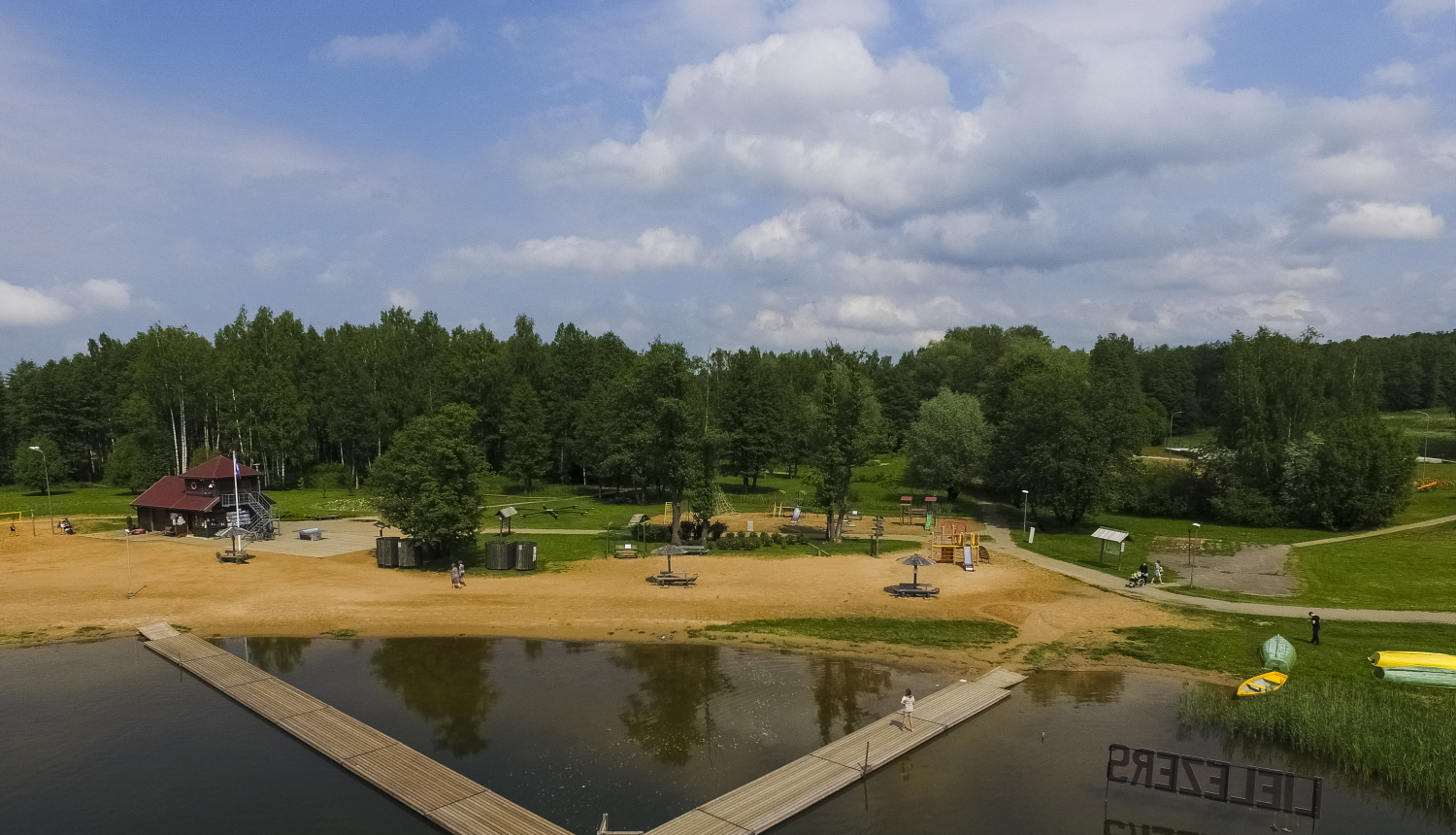 Limbažu Lielezera peldvietai piešķirts Zilais karogs