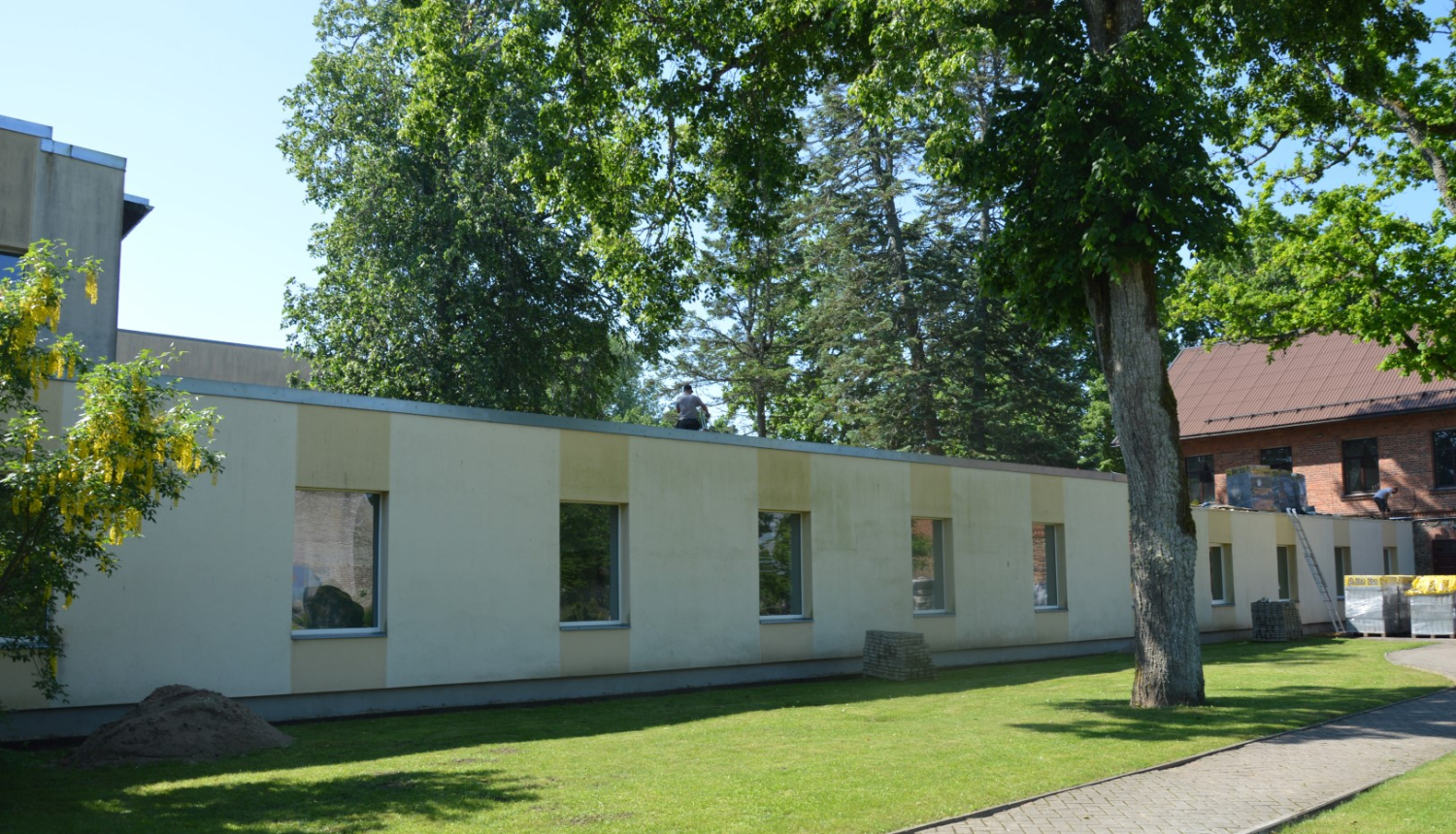 Umurgas pamatskolā veic sporta zāles pieguļošo telpu remontu