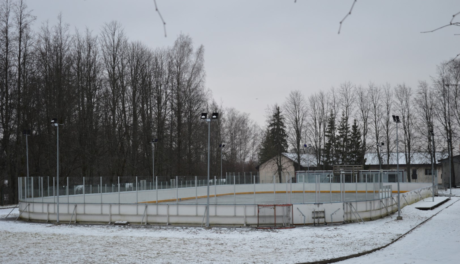 Apmeklētājiem atvērta Limbažu pilsētas publiskā slidotava