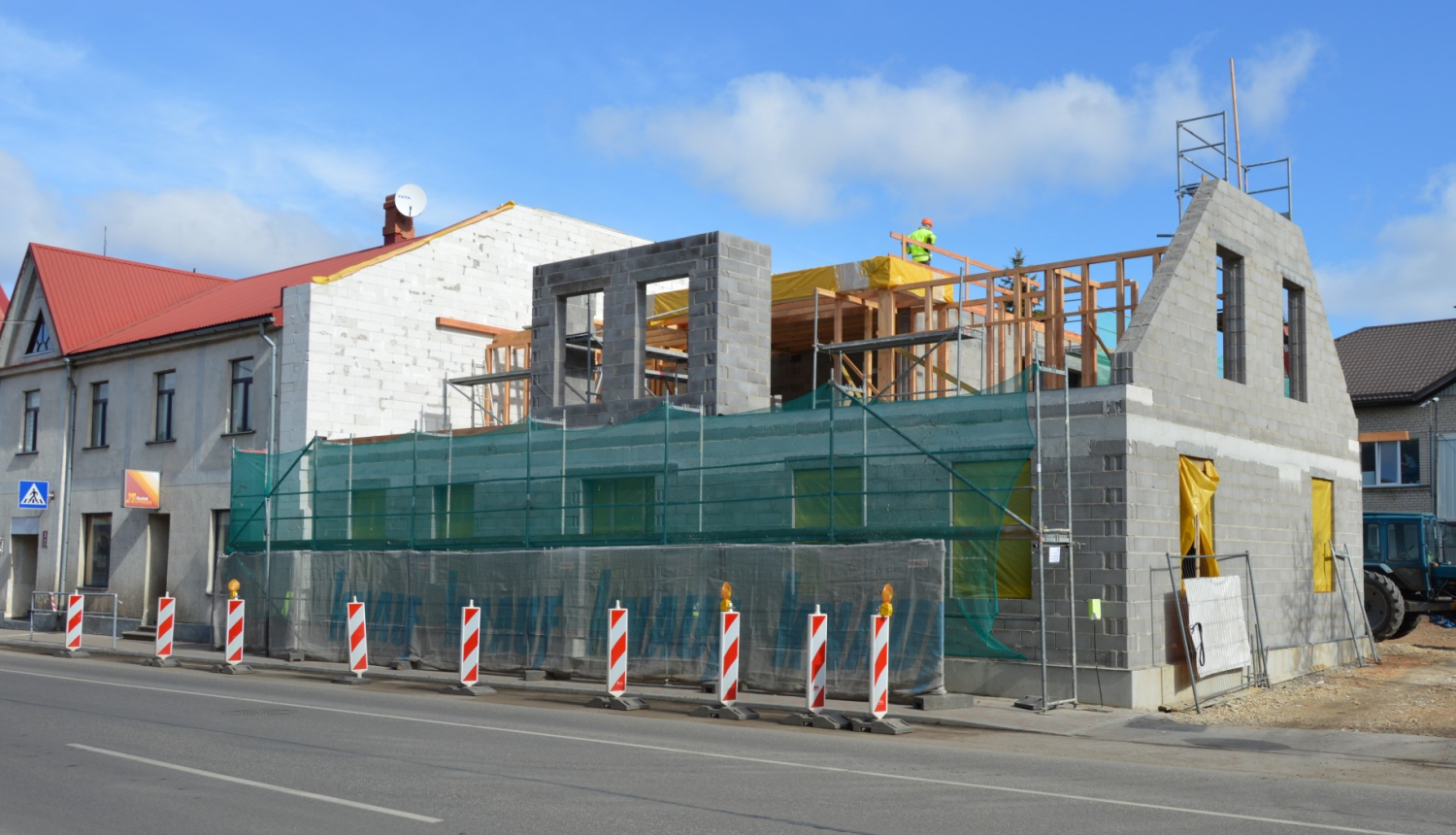 Tiek veikti Sociālo pakalpojumu centra būvdarbi Cēsu ielā 7