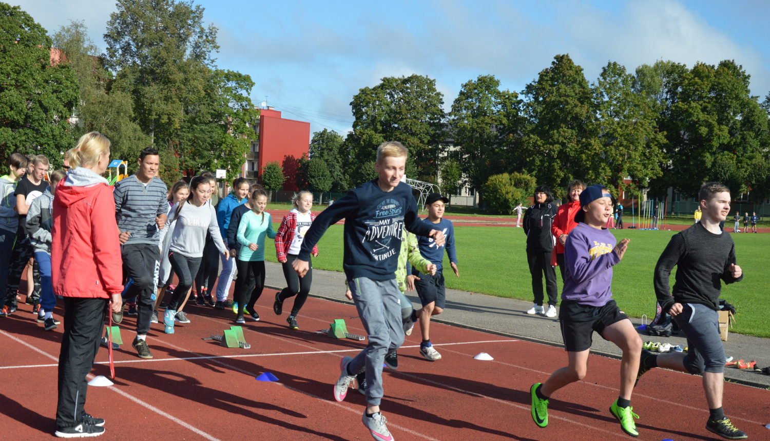 Limbažos pamatskolēni sporto, izzina un priecājas Fizisko aktivitāšu dienā