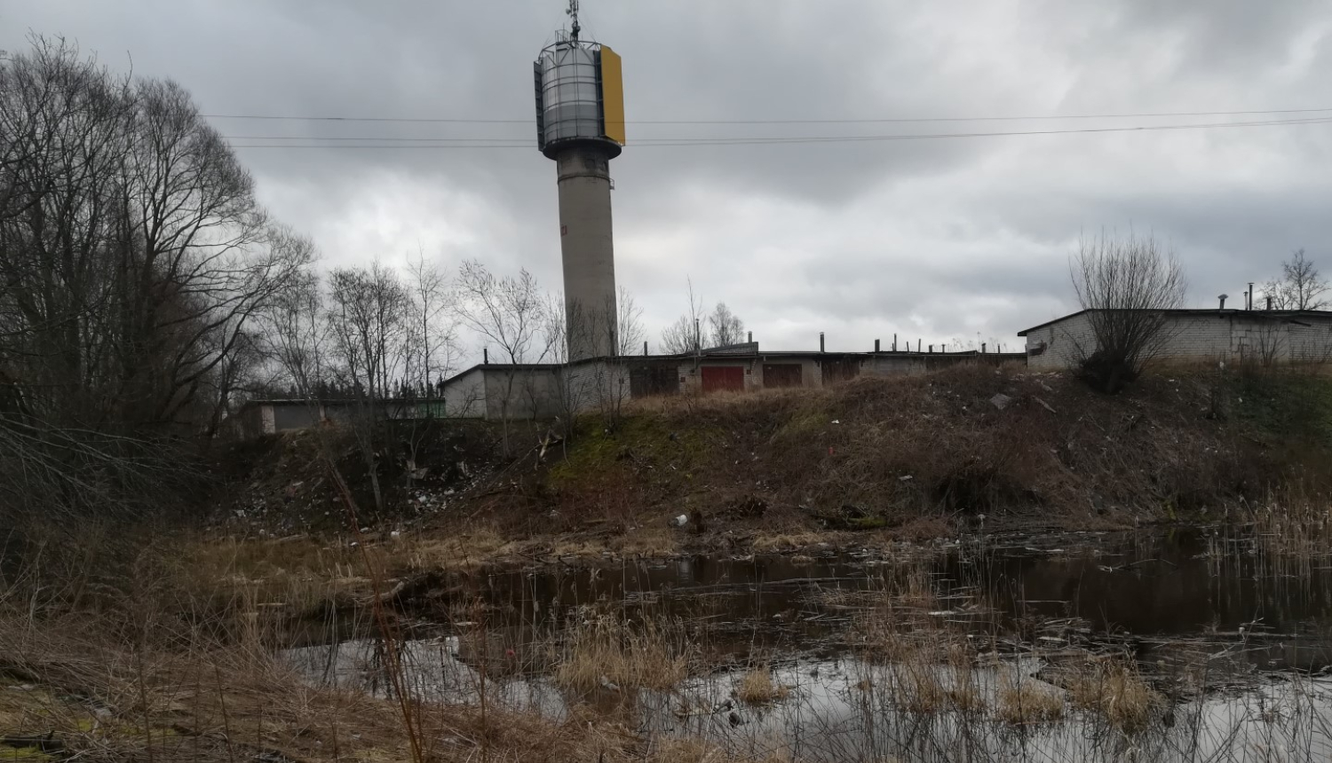 Dīķis nav atkritumu izgāztuve!