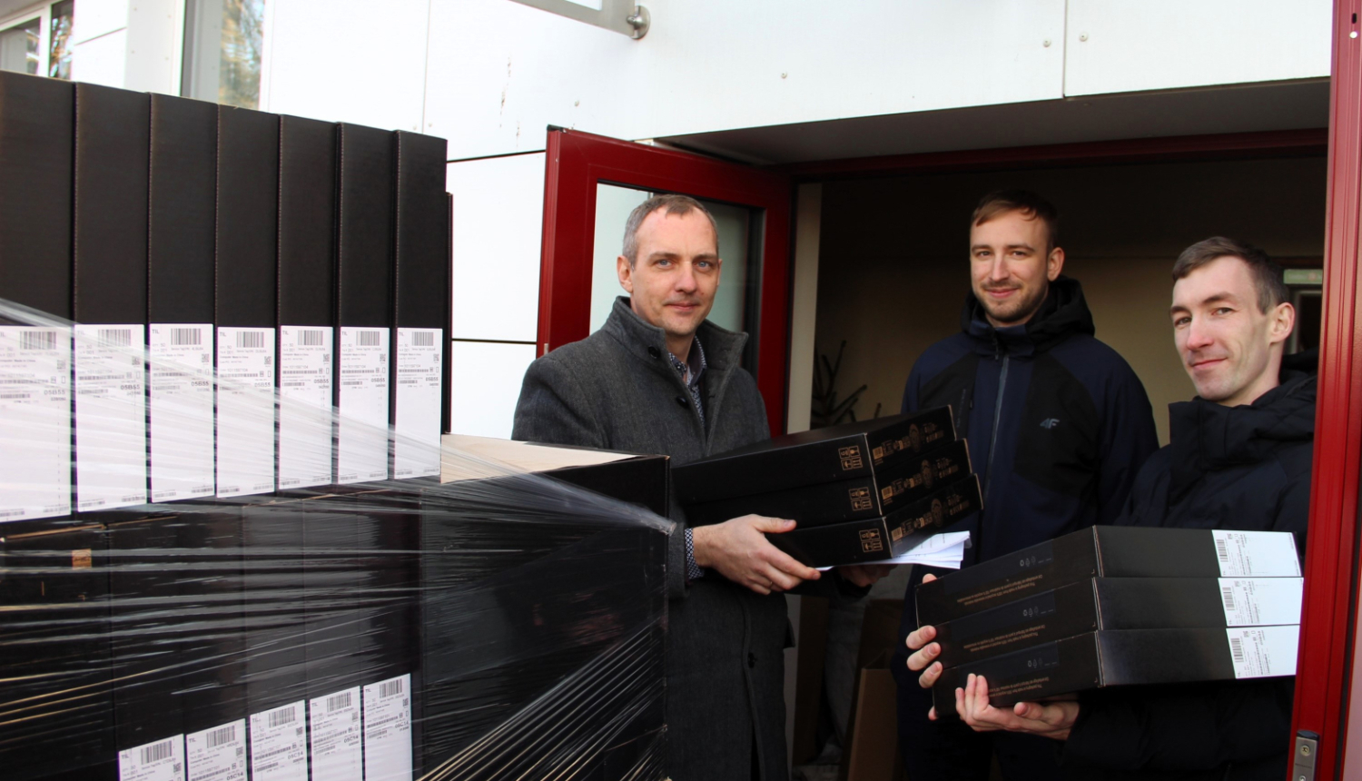 IT nodaļa saņem datorus