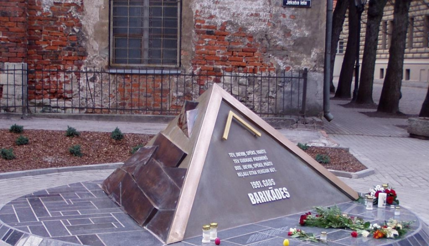 Atzīmējot barikāžu gadadienu, Limbažu novada bibliotēkas ir sagatavojušas informatīvas izstādes