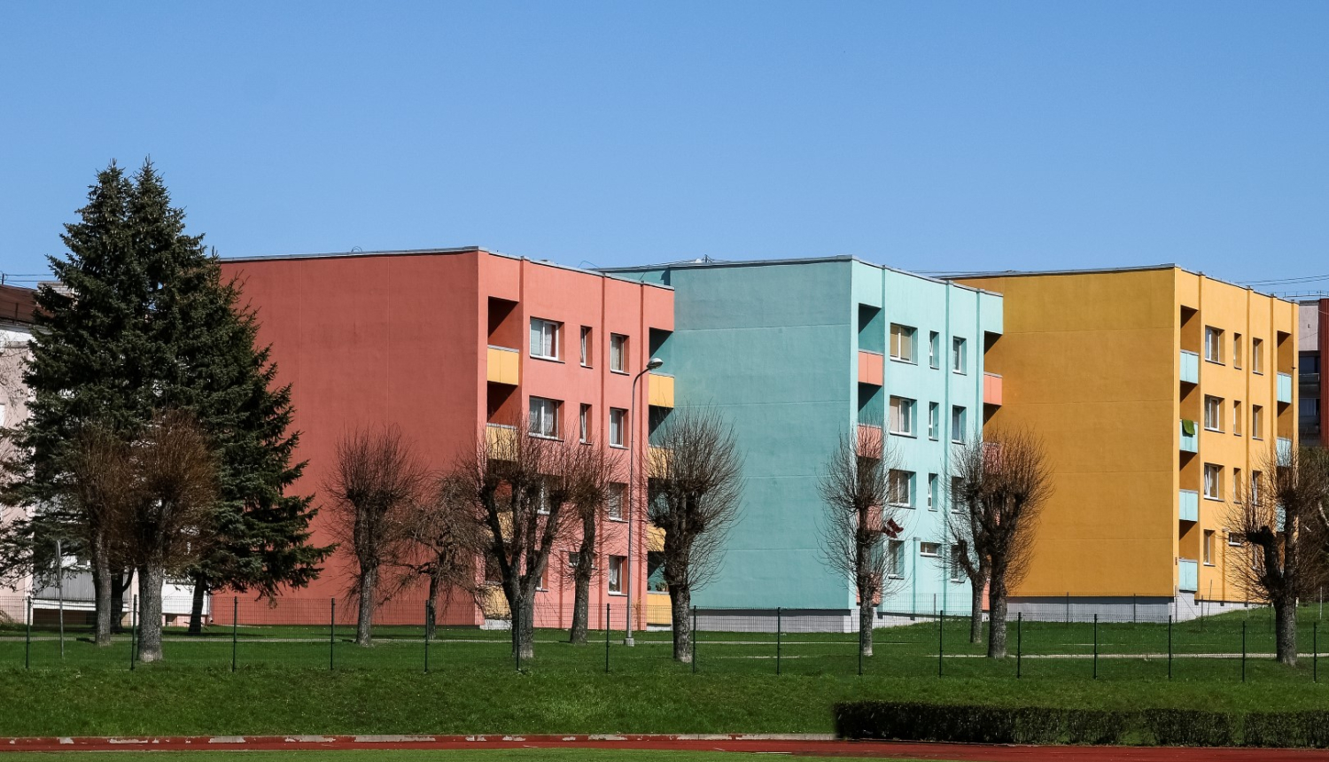 Pašvaldība piešķir līdzfinansējumu 10 daudzdzīvokļu dzīvojamo māju un to pieguļošās infrastruktūras uzlabošanai