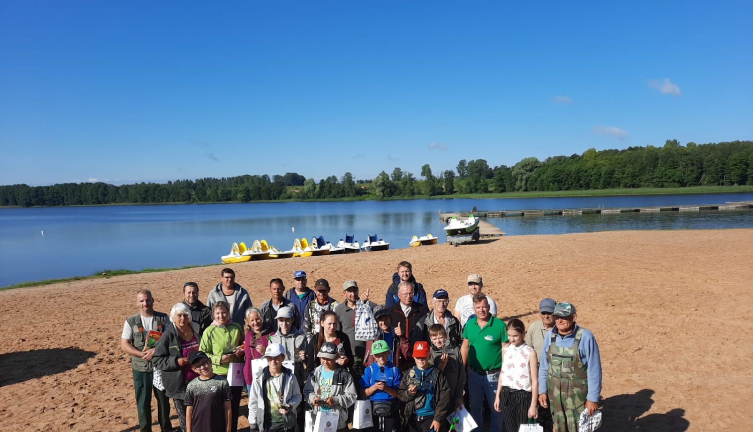 Limbažu Lielezerā aizvadītas makšķerēšanas sacensības “Lielezera pludiņš”