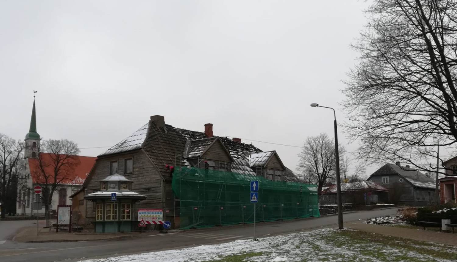 Uzsākti ēkas Cēsu ielā 1 konservācijas darbi