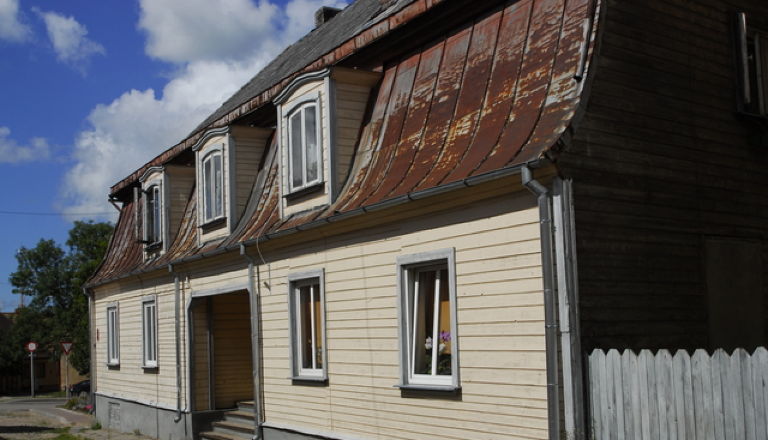 Konkursam “Limbažu vēsturiskā centra ēku fasāžu un jumtu renovācija 2017” saņemti 14 pieteikumi