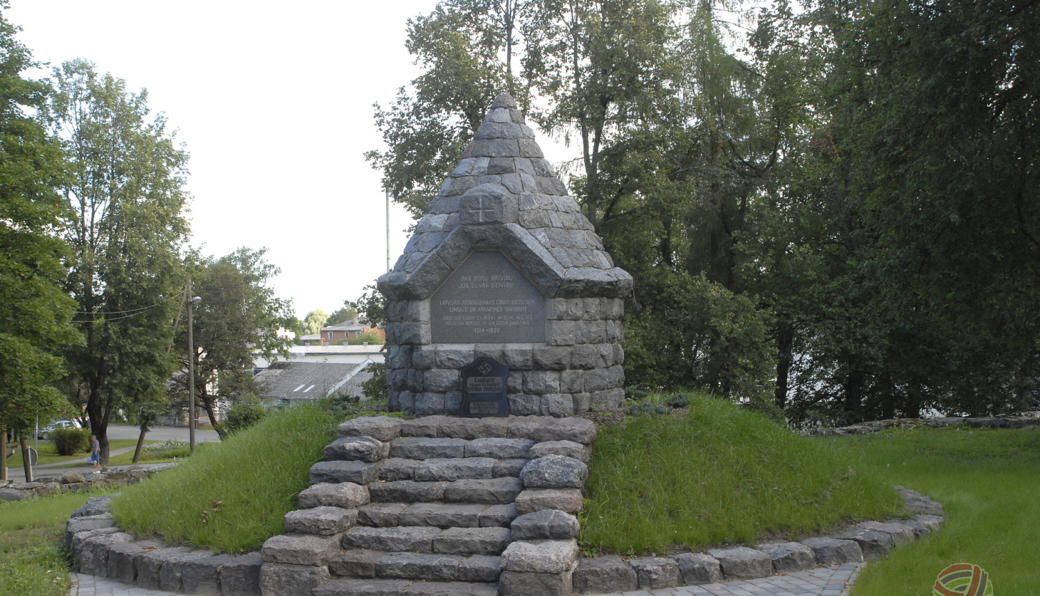 Noliks ziedus Latvijas un Igaunijas karavīru piemiņai, kuri 1919.gada jūnijā cīnījās kaujās pie Limbažiem