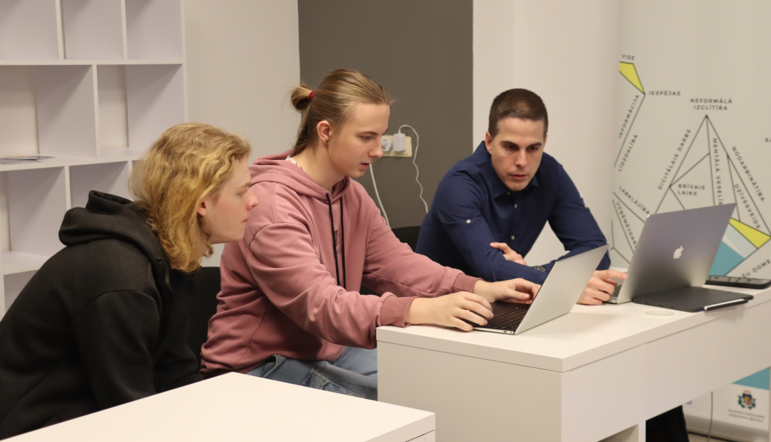 Programmēšanas nodarbības "Iespēju istabā"