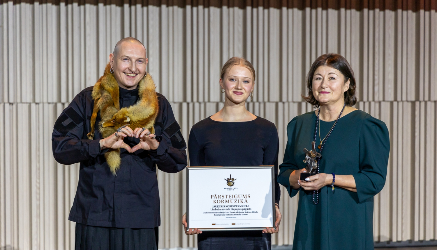 Balvu pasniegšana kopā ar Kristianu Brekti