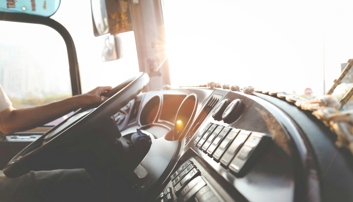 Bezmaksas braucieni Goda ģimenēm reģionālajos autobusos un vilcienos novembra svētkos