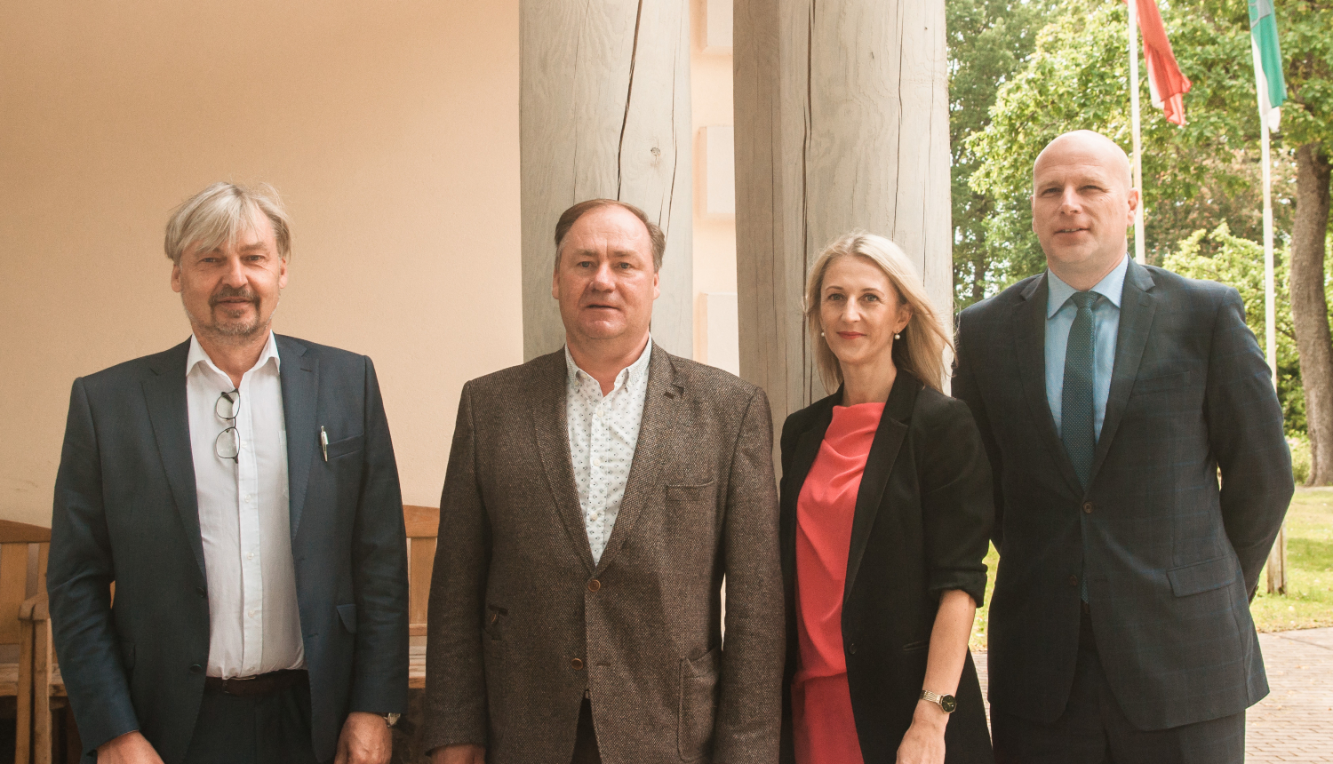 No kreisās: Dagnis Straubergs, Guntis Gladkins, Inese Suija-Markova, Gints Sīviņš Foto: Vidzemes plānošanas reģions